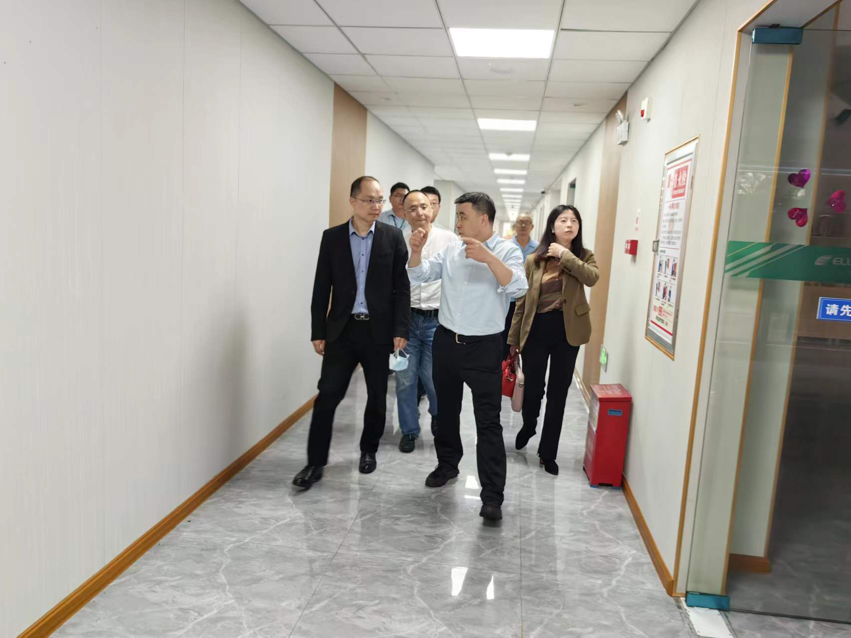 节后慰问暖人心 | 九洲集团党委书记、董事长杨保平一行慰问依顿电子全体员工 