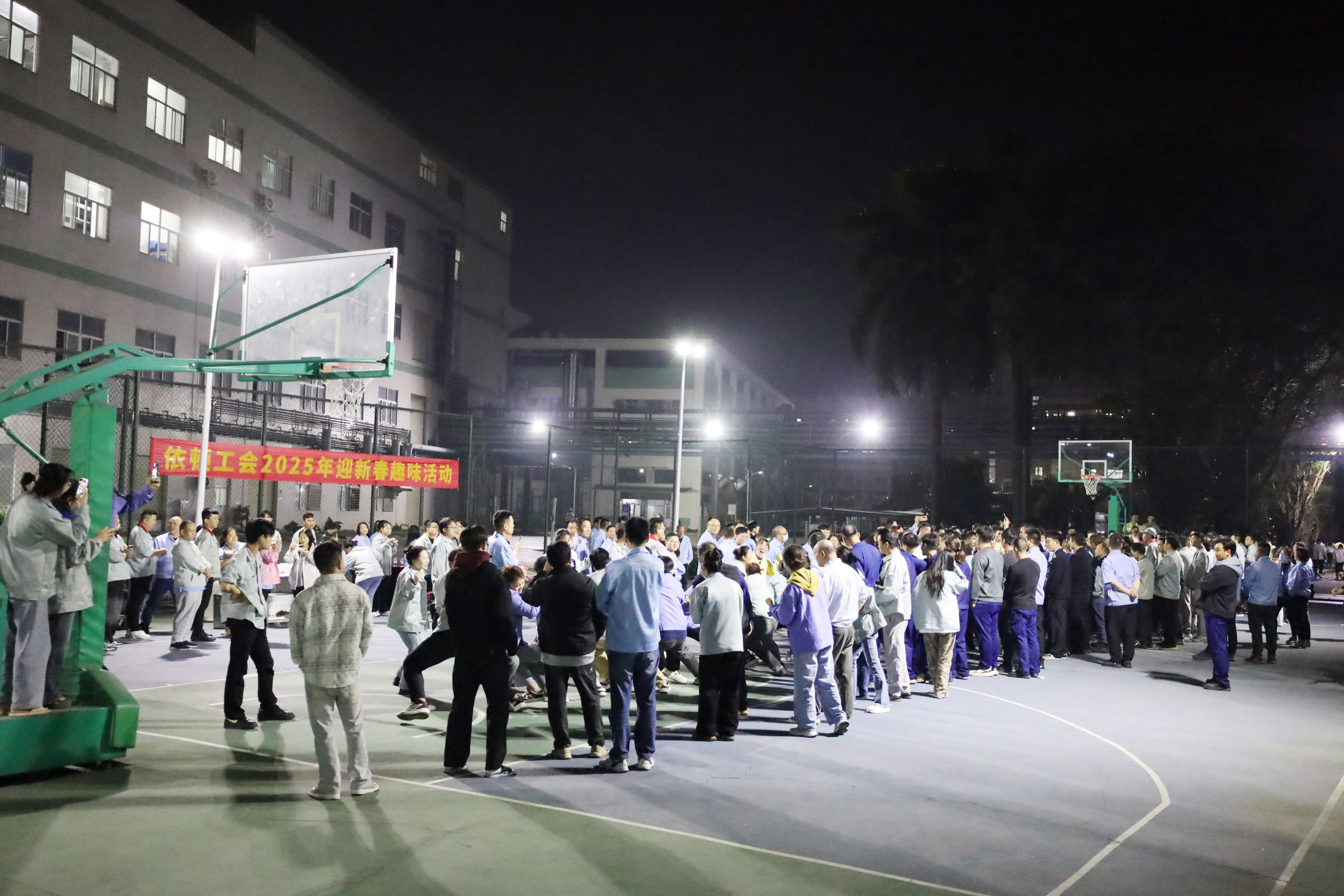 依顿迎新春活动 | 腊八迎新再接力，拔河竞技乐无穷